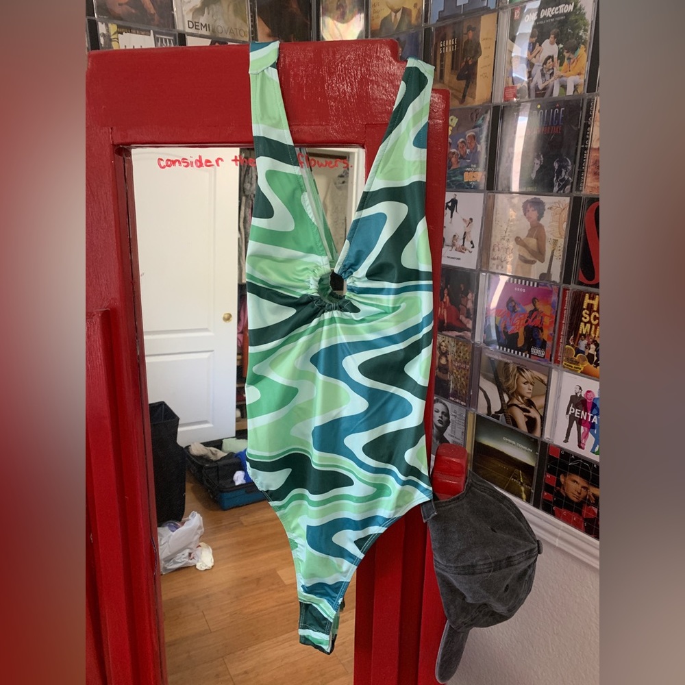 Green bodysuit size S